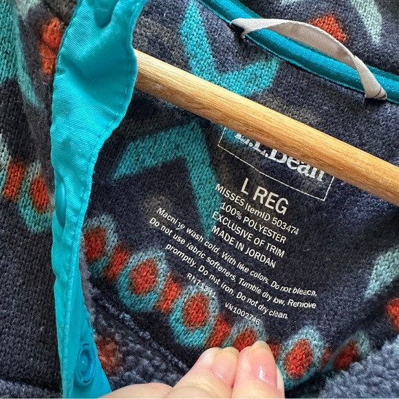 L.L. Bean Fleece Pullover with Teal and Orange Accents L Large print - Picture 2 of 5